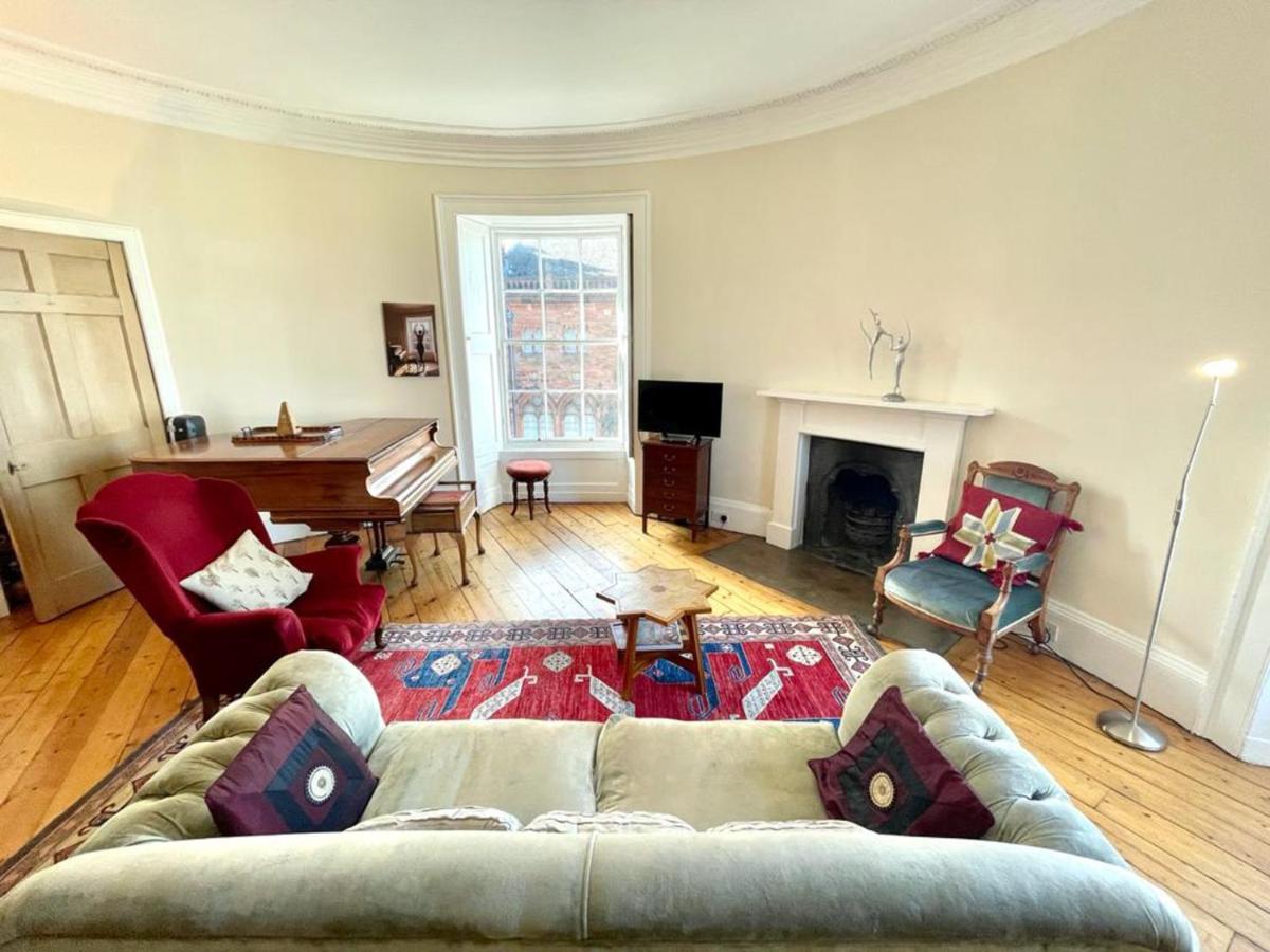 Incredible St Andrew'S Sq - 2 Bed In The Sky Apartment Edinburgh Bagian luar foto